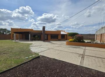 Casa · 301m² · 4 Recámaras · 4 Estacionamientos · Casa Cipres