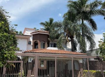 Casa de 4 habitaciones, Zapopan · Casa en Venta Bugambilias 1era Sección