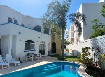 Casa · 180m² · 3 Recámaras · 2 Estacionamientos · Casa de 3 Habitaciones en Residencial Marbella Playa del Carmen Nv356