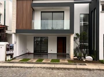Casa de 3 habitaciones, San Pedro Cholula · Casa en Venta Quinta de Cortés en Zerezotla con 3 Recamaras con Baño y Jardin