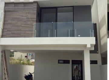 Casa de 4 habitaciones, García · Residencia en Dominio Cumbres con Roof Top y Paneles Solares