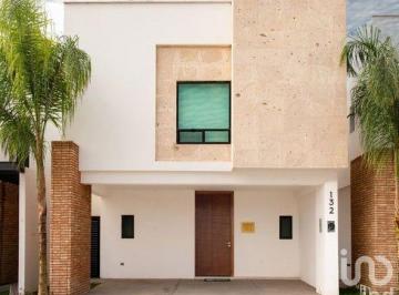 Casa · 185m² · 3 Recámaras · 2 Estacionamientos · Casa en Cerrada con Amenidades Al Norte de La Ciudad de Torreón