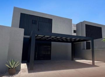 Casa · 220m² · 3 Recámaras · 2 Estacionamientos · Casa en Venta Al Norte de La Ciudad de Torreón con Habitacion y Baño Complet en Planta Baja