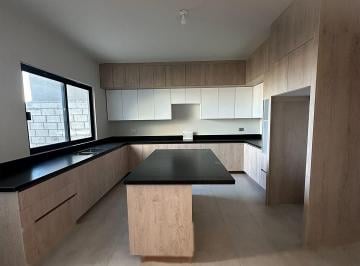 Casa · 259m² · 4 Recámaras · 2 Estacionamientos · Casa Al Norte de La Ciudad de Torreón con Habitación en Planta Baja