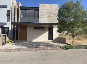 ef2b4acaded7d13567c6646be477838e1e50acbd285b4fc9bc7aa519074ab93d · Casa de Cuatro Habitaciones en Altozano Querétaro