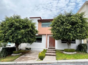 c4df750b2caf5d75e529c8f3725599406dccb39d4dce73d1b0f6d471de5e247d · Casa en Venta en Colinas del Bosque