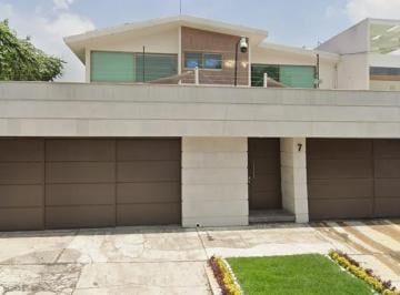 Casa de 4 habitaciones, Naucalpan de Juárez · Casa en Naucalpan, Satelite, con Jardin a 5 Min. de Mundo E, Cerca de Hospital y Plazas Comerciales.