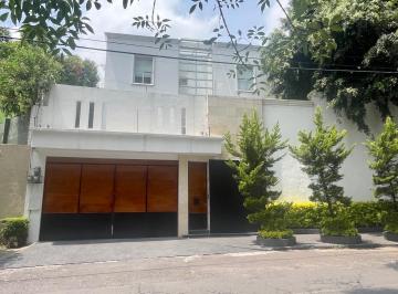 Casa · 375m² · 3 Recámaras · 3 Estacionamientos · Renta Casa Moderna en Lomas de Chapultepec