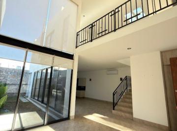 Casa de 3 habitaciones, León · Renta de Casa en Lombardia Casa Club con Alberca