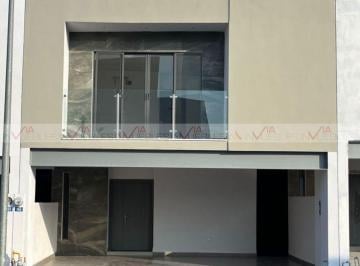 Casa · 202m² · 3 Recámaras · 2 Estacionamientos · Casa en Renta en Dominio Cumbres