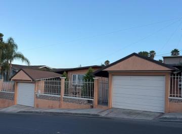 Casa · 170m² · 4 Recámaras · 4 Estacionamientos · Casa en Renta en Hipódromo Tijuana - (4)