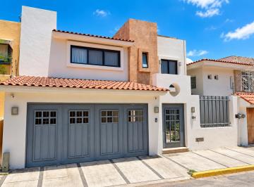 Casa de 5 habitaciones, Puerto Vallarta · Venta de Casa en La Colonia Diaz Ordaz en Puerto Vallarta en Jalisco