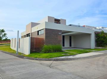 Casa de 2 habitaciones, Alvarado · Casa en Venta un Piso Punta Tiburón