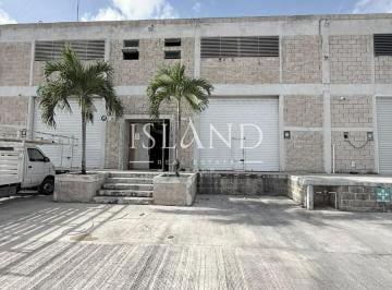 Nave industrial · 375m² · 4 Estacionamientos · Bodega en Renta en Cancun, Rancho Santa Ana