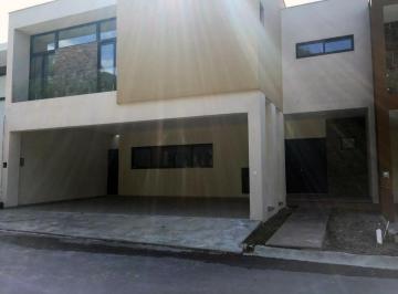 Casa · 471m² · 3 Recámaras · Casa en Venta La Joya Residencial