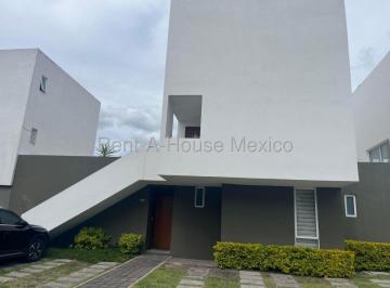 Casa de 2 habitaciones, El Marqués · Casa Duplex Amueblada en Renta El Mirador 2 Recamaras 2 Baños Amplio Jardin Amenidades