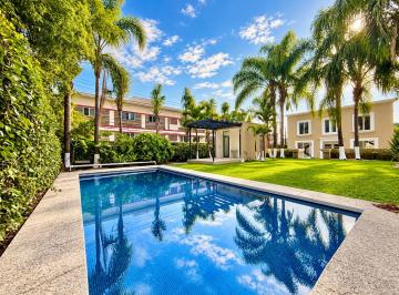 Casa en condominio de 3 habitaciones, Cuernavaca · Casa en Venta en Lomas de Cortés Cuernavaca | 3 Recámaras | Alberca | Jardín