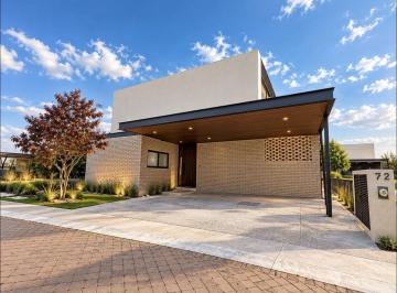 Casa de 4 habitaciones, Querétaro · Casa con 4 Recámaras, Lomas del Campanario Norte
