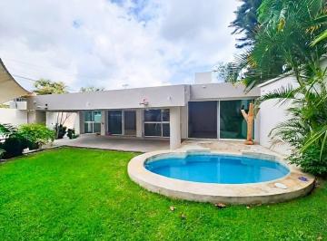 Casa · 330m² · 3 Recámaras · 3 Estacionamientos · Casa Sola en Venta, de 1 Nivel Al Norte de Cuernavaca, Mor