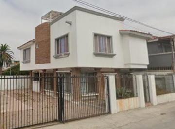 Casa de 4 habitaciones, Playas de Rosarito · Casa con 4 Recamaras en Baja California Cerca de La Playa Remate