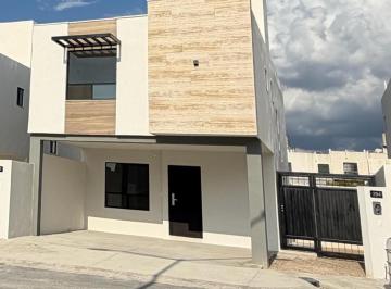 Casa · 145m² · 3 Recámaras · 2 Estacionamientos · Casa en Venta, Al Norte, Fracc Montalia