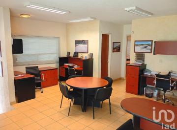 Oficina · 90m² · 2 Recámaras · 1 Estacionamiento · Se Rentan Oficinas Amuebladas a Cinco Minutos de Agua Azul