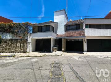 Casa · 290m² · 4 Recámaras · 2 Estacionamientos · Casa en Venta Villa Carmel Puebla México
