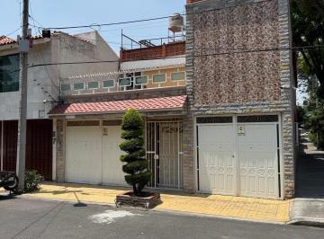 Casa · 222m² · 4 Recámaras · 1 Estacionamiento · Casa en Venta en Balbuena Venustiano Carranza