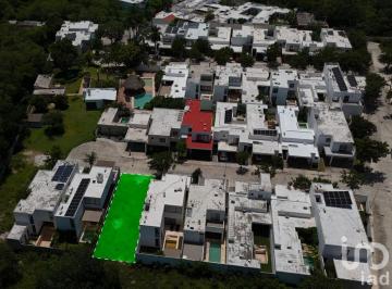 Terreno / Lote · 300m² · Terreno en Venta en Privada con Amenidades en Cholul, Yucatán.