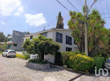 Casa · 339m² · 5 Recámaras · 2 Estacionamientos · Casa Villa Satelite La Calera