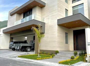 Casa · 664m² · 4 Recámaras · 4 Estacionamientos · Casa Nueva de Lujo en Club de Golf La Herradura – Diseño Contemporáneo