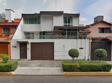 Casa de 4 habitaciones, Coyoacán · Casa en Taxqueña, Coyoacan, con Jardin Cerca de Plazas Comerciales, Parque, Deportivo y Clz Taxqueña