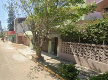 Casa de 3 habitaciones, Coatzacoalcos · Disfruta de Esta Hermosa Casa en 18 de Marzo #308, Coatzacoalcos, Veracruz.