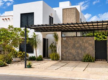 Casa de 2 habitaciones, Mérida · Casa en Venta en Privada en Zona Poniente
