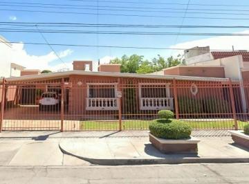 Casa de 5 habitaciones, Chihuahua · Gran Casa en Venta de 750 m² en Chihuahua Cerca de La Universidad Autónoma de Chihuahua y Cd Deportiv