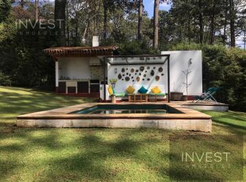 Casa · 301m² · 3 Recámaras · 6 Estacionamientos · Casa en Venta en Avándaro
