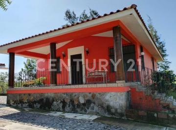 Quinta · 194m² · 2 Recámaras · 4 Estacionamientos · Quinta en Venta en El Fraccionamiento Torrecillas, Villa de Alvarez, Col.