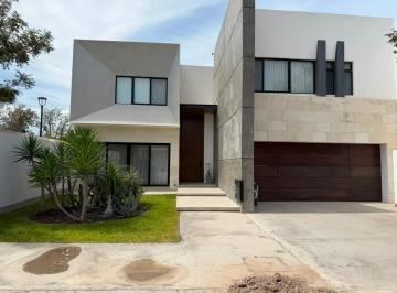 1 · Casa en Venta en Las Trojes, Torreón, Coahuila de Zaragoza