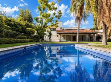 Casa · 574m² · 3 Recámaras · 2 Estacionamientos · Venta de Casa en Vista Hermosa, Cuernavaca, Morelos…clave 6390