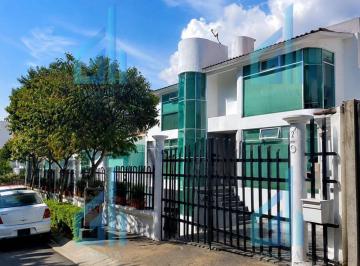 Casa de 3 habitaciones, Huixquilucan · Linda Casa en Lomas Country Club, Huixquilucán.