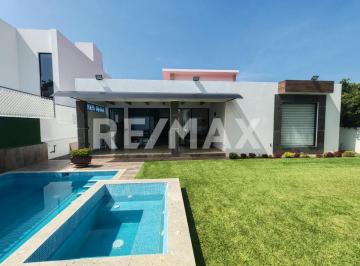 Casa · 300m² · 3 Recámaras · 2 Estacionamientos · Casa en Venta en Morelos, Lomas de Cocoyoc