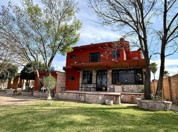 Casa · 348m² · 3 Recámaras · 8 Estacionamientos · Casa de Campo en Venta Fracc. Los Nardos
