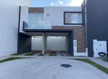 Casa en condominio · 170m² · 3 Recámaras · 2 Estacionamientos · Venta de Casa en Condominio con Tres Habitaciones