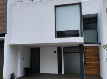Casa de 3 habitaciones, Zapopan · Hermosa Casa (Con Roof Garden)