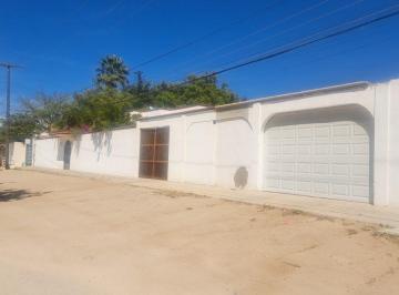 Casa de 5 habitaciones, La Paz · Casa Tipo Haciendaalberca Al Centro del Patio y Recamaras Al Rededor con Asador
