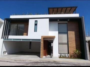 Casa · 250m² · 3 Recámaras · 2 Estacionamientos · Casa en Venta San Mateo Otzacatipan, Toluca