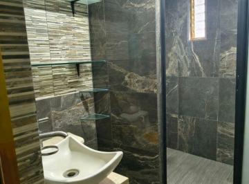 Casa de 4 habitaciones, Iztapalapa · Casa en Venta Colonia Renovación, con 3 Departamentos Independientes