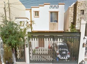 Casa de 3 habitaciones, Santa Catarina · Casa de 110 m² con 3 Recámaras en Venta en Jardines de Santa Catarina