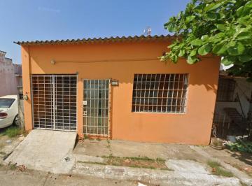 Casa de 3 habitaciones, Coatzacoalcos · Casa en Venta de Una Sola Plata Cerca del Malecon de Coatzacoalcos.