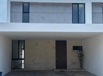 Casa de 2 habitaciones, Mérida · Preciosa Casa de 2 Recámaras en Montebello! Trato Directo! Piscina y Garage